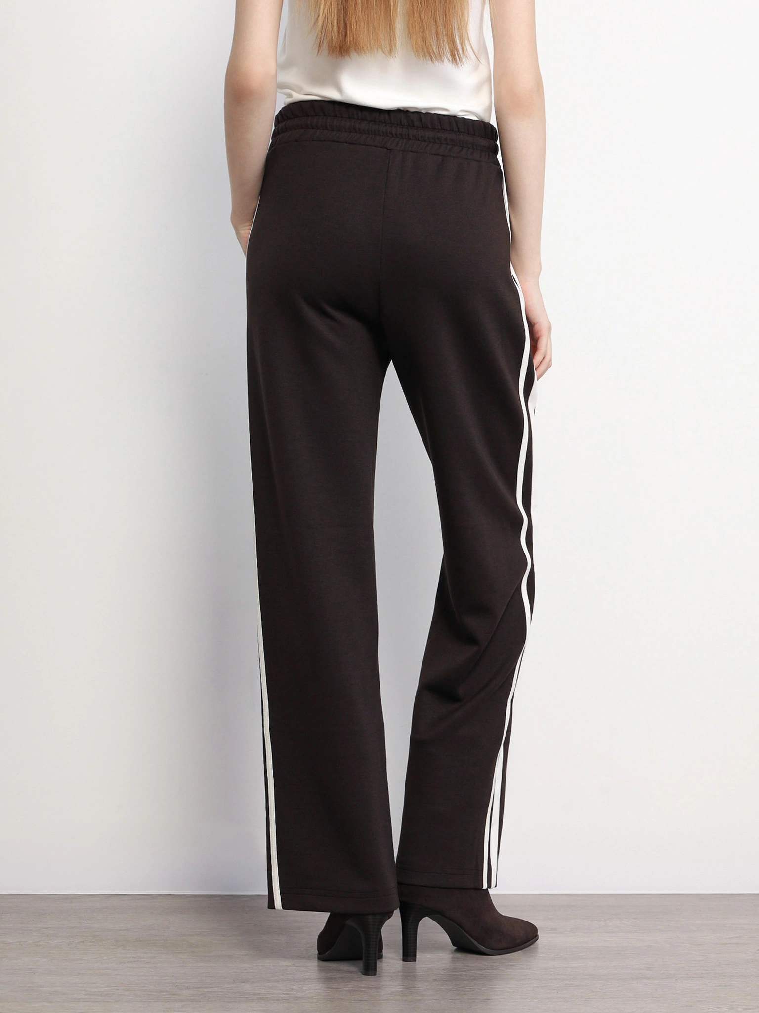 Брюки трикотажные с эластичным поясом и лампасами